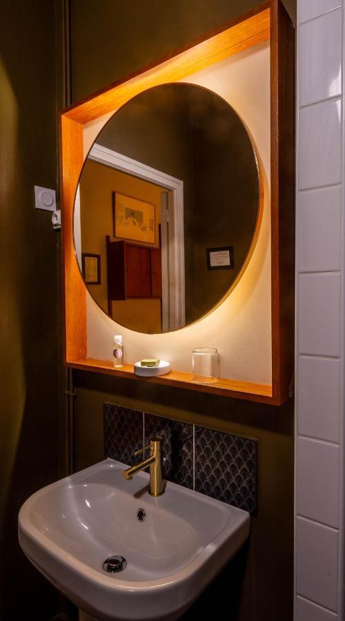Hotel Auberge Des Remparts ลาวาล ภายนอก รูปภาพ