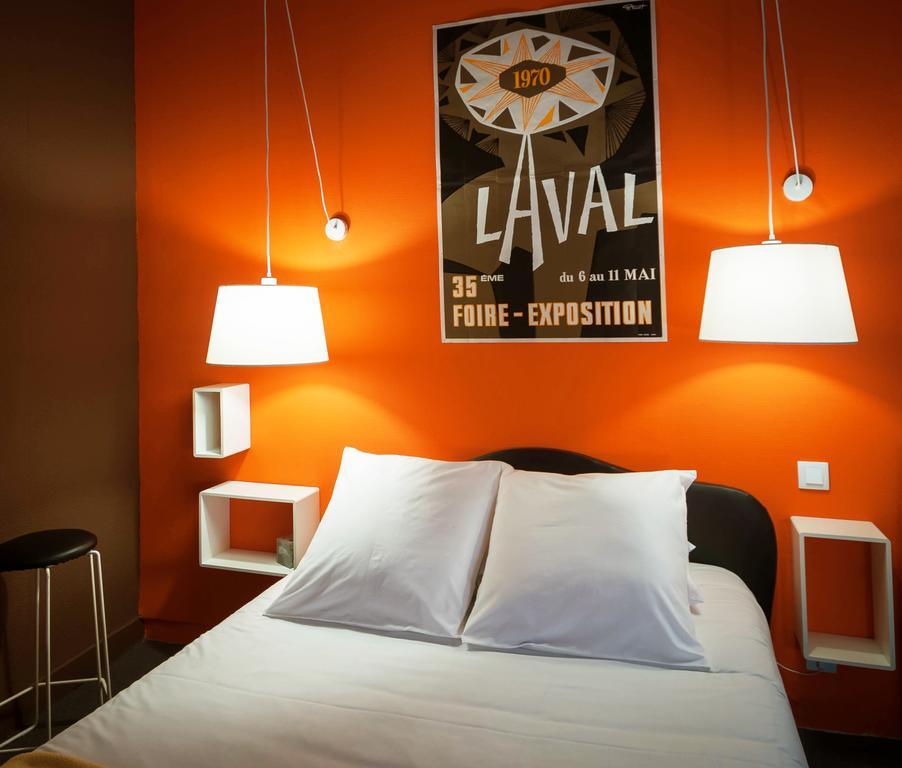 Hotel Auberge Des Remparts ลาวาล ภายนอก รูปภาพ