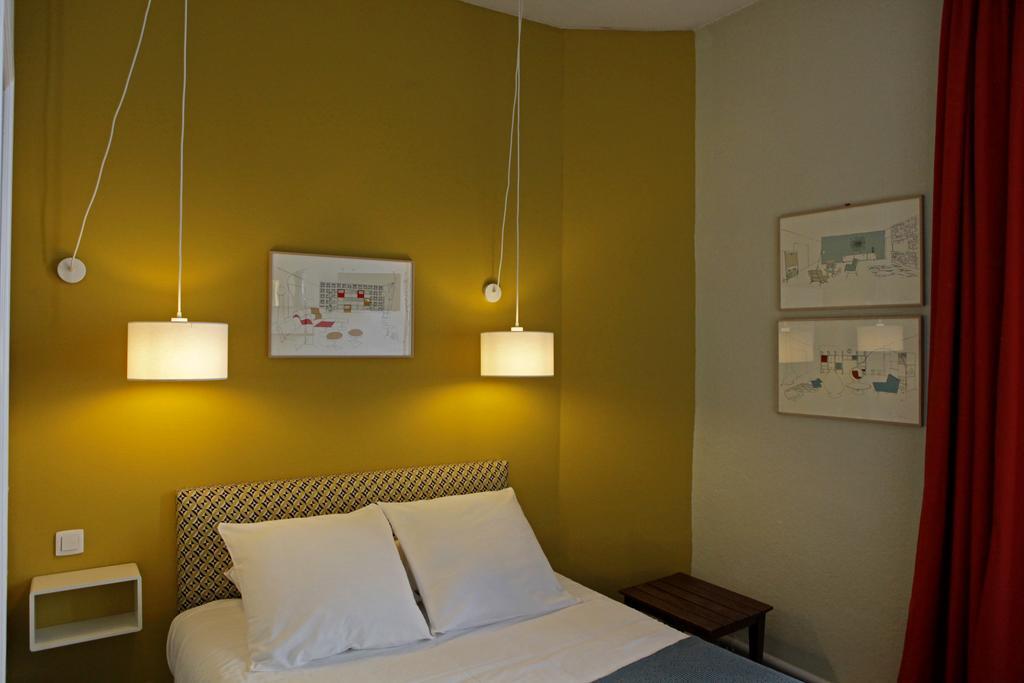 Hotel Auberge Des Remparts ลาวาล ภายนอก รูปภาพ