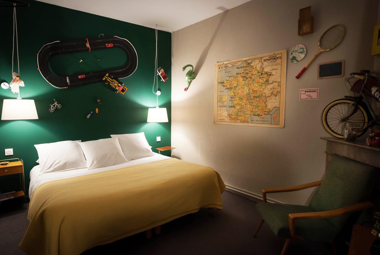 Hotel Auberge Des Remparts ลาวาล ภายนอก รูปภาพ