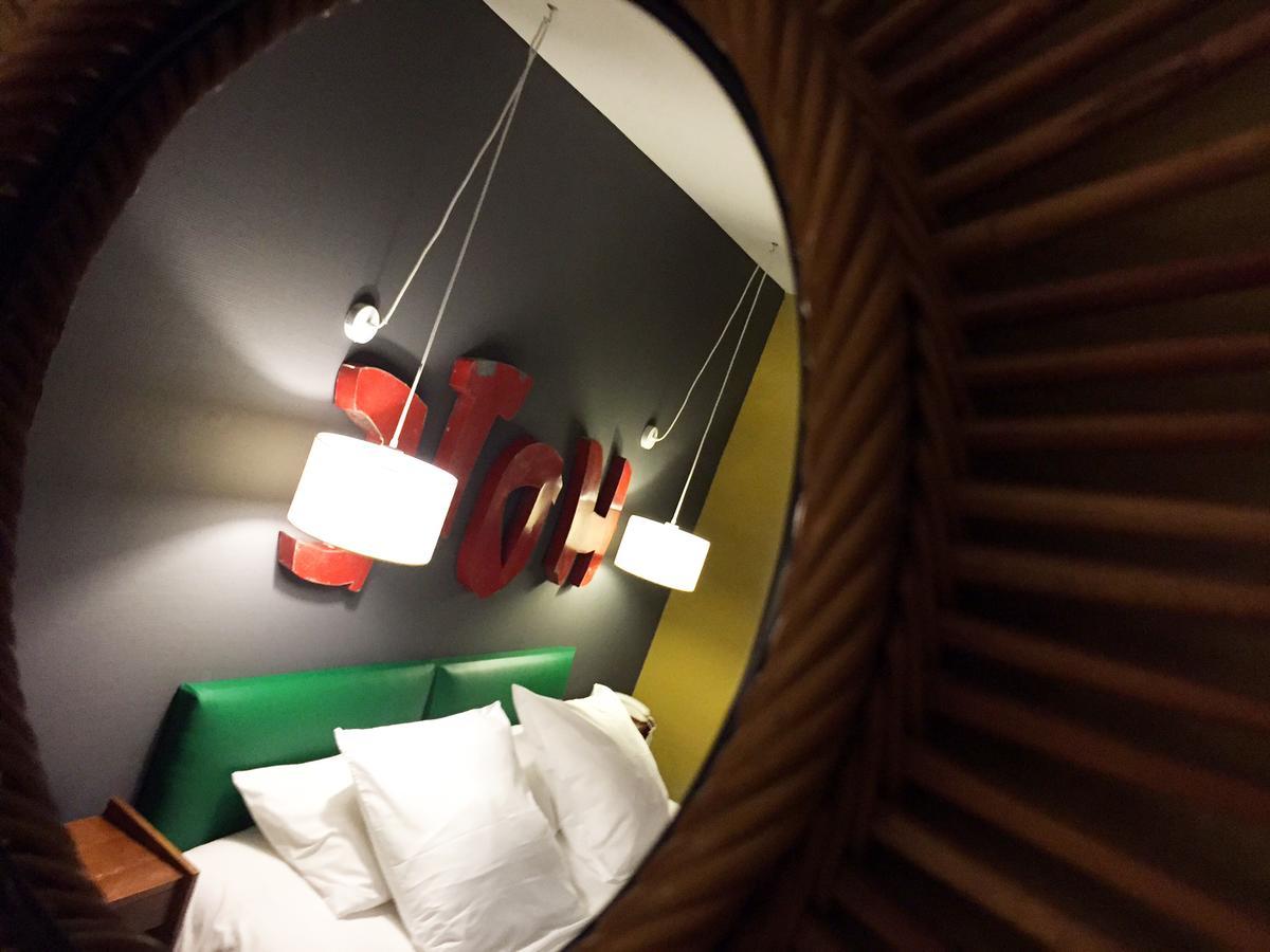 Hotel Auberge Des Remparts ลาวาล ภายนอก รูปภาพ