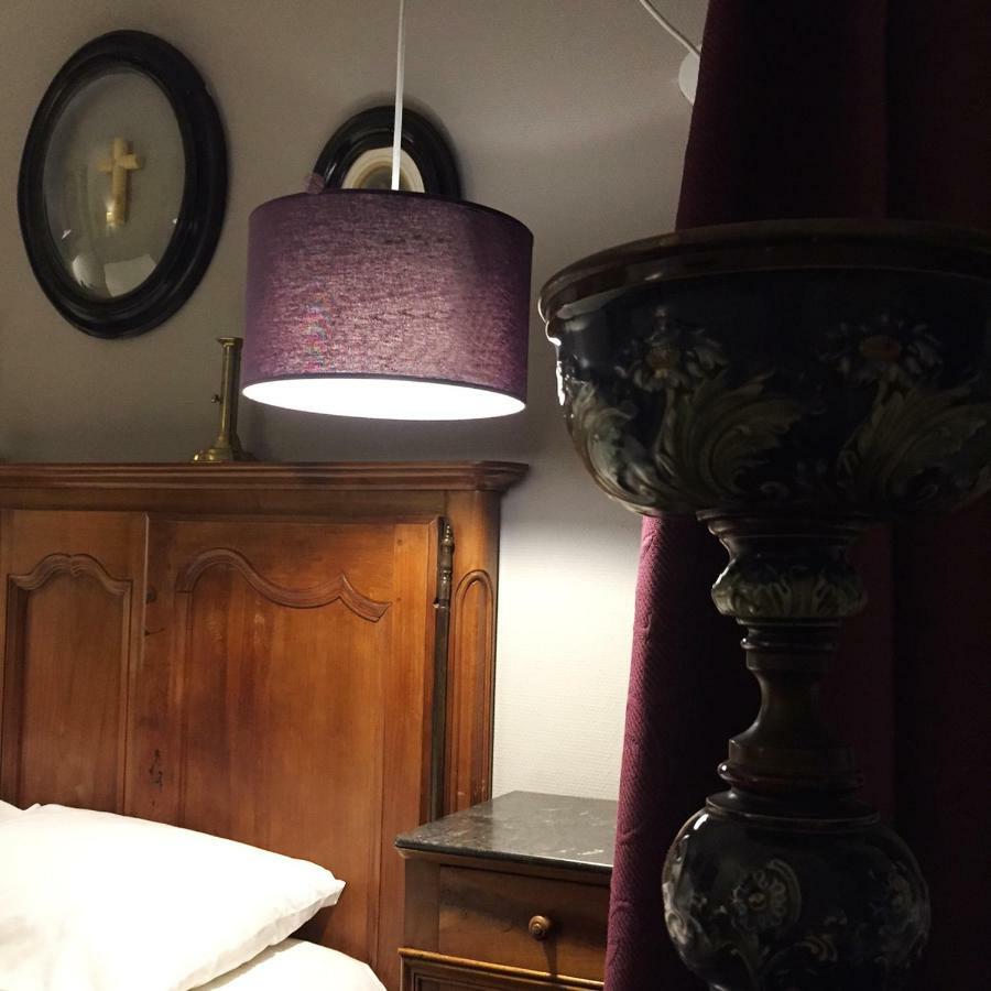 Hotel Auberge Des Remparts ลาวาล ภายนอก รูปภาพ
