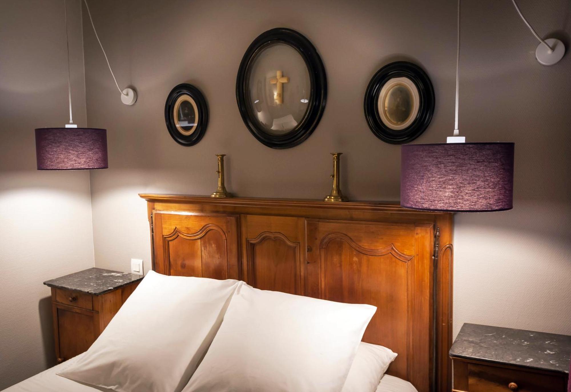 Hotel Auberge Des Remparts ลาวาล ภายนอก รูปภาพ